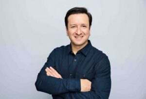 Esteban Cordero is a Solutions Architect at Silk